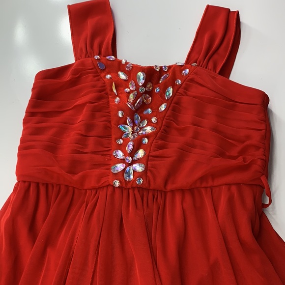 Red dress - Picture 2 of 4